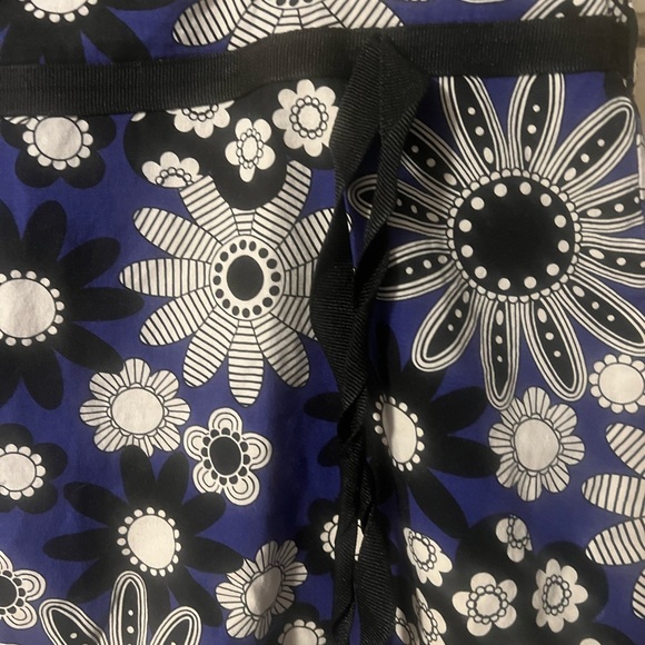 An MIKK Couture Floral Skirt in size large - Picture 3 of 7